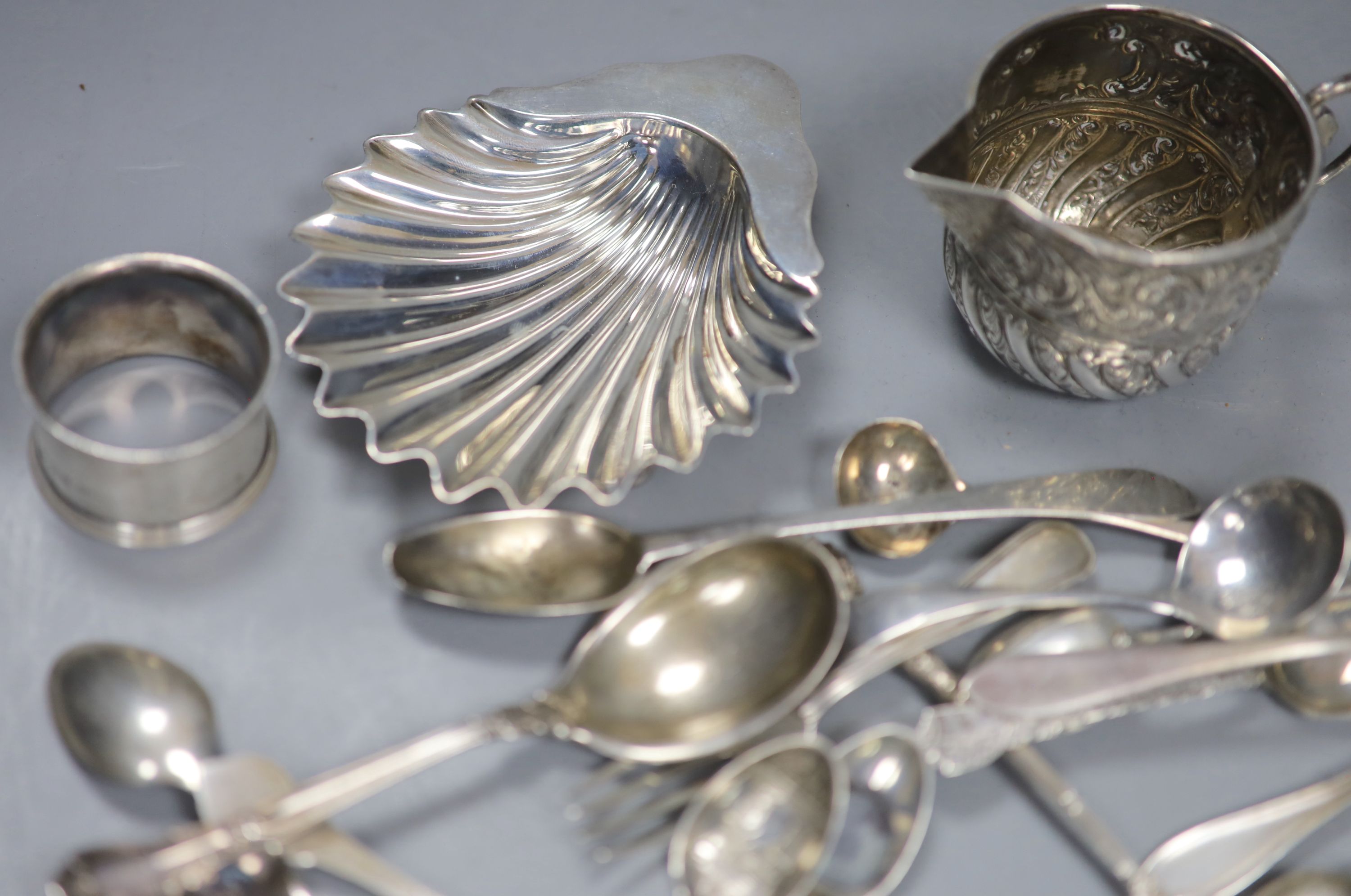 Mixed silver and cutlery.